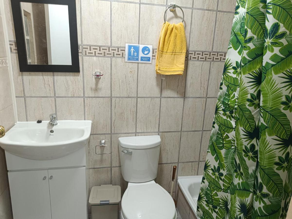 Hostal Ollague, Habitaciones Con Bano Privado Calama Oda fotoğraf
